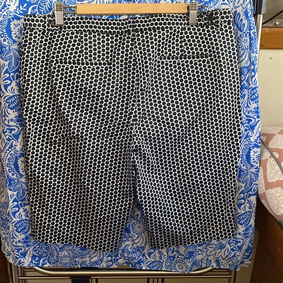 Laundry by Shelly Siegel Polkadot size 12 shorts - Picture 5 of 7